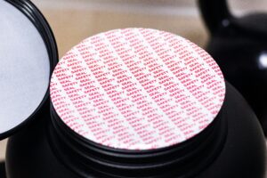 Induktionssiegel (Safety Seal) auf einem geöffneten Gebinde als Auslaufschutz